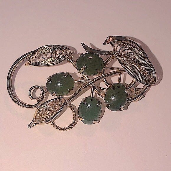 VTG Jadeite Gold Tone Filigree Leaf Brooch 2.2” - Picture 2 of 6